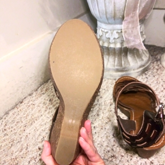 3/$18 American Eagle Brown Boho Faux Leather Espadrille Cork Platform Sandals - Picture 8 of 11